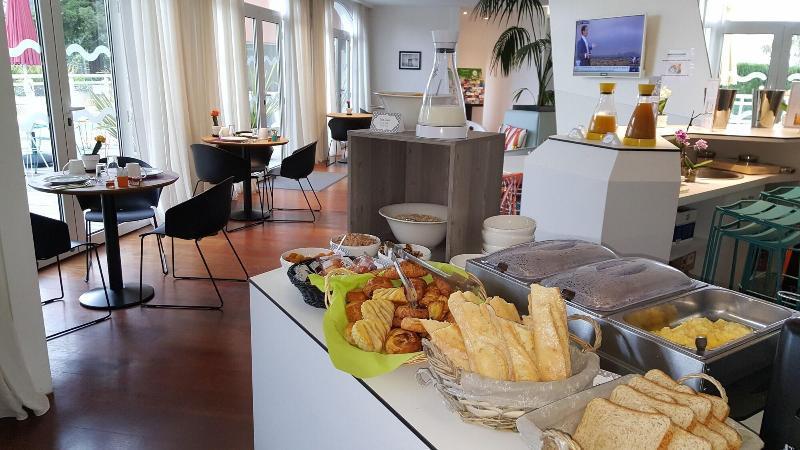 Adonis Mougins Aparthotel Екстериор снимка