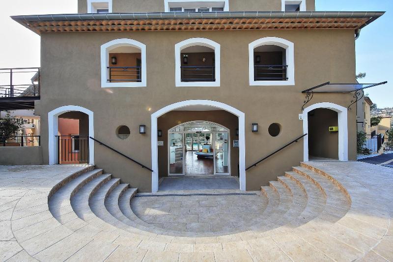 Adonis Mougins Aparthotel Екстериор снимка