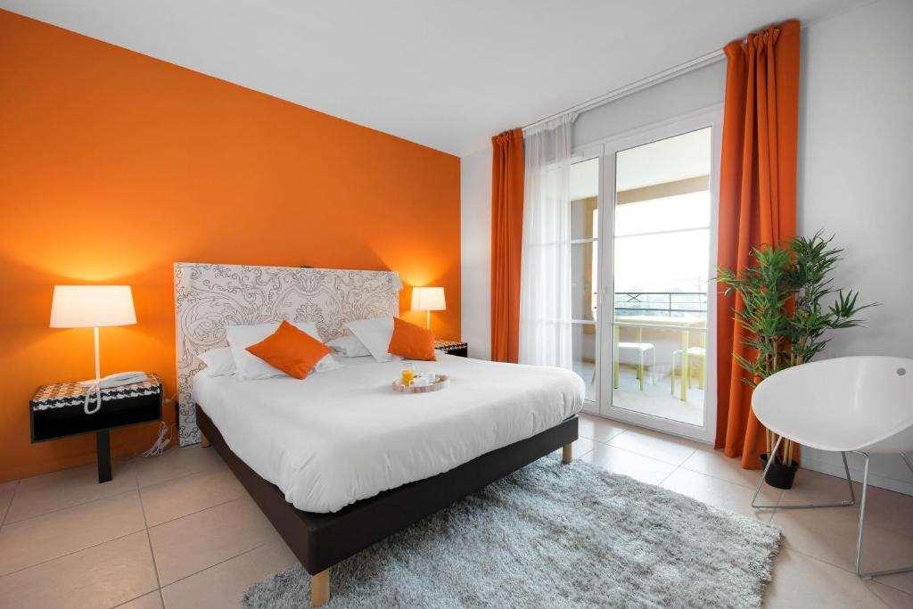 Adonis Mougins Aparthotel Стая снимка