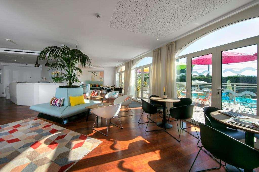 Adonis Mougins Aparthotel Ресторант снимка