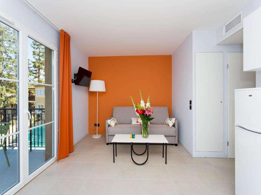 Adonis Mougins Aparthotel Стая снимка